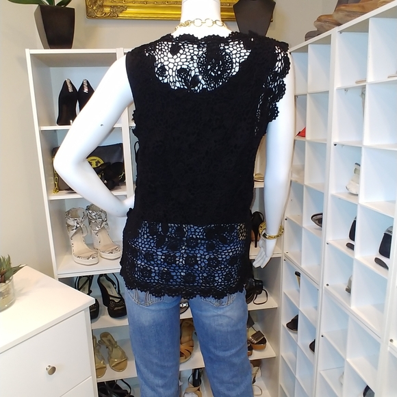 THE WRIGHTS FLORAL CROCHET SWEATER - Picture 2 of 8